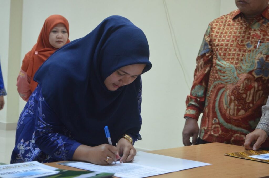 REKTOR LANTIK SEJUMLAH PEJABAT FUNGSIONAL DOSEN DAN PEJABAT FUNGSIONAL ...